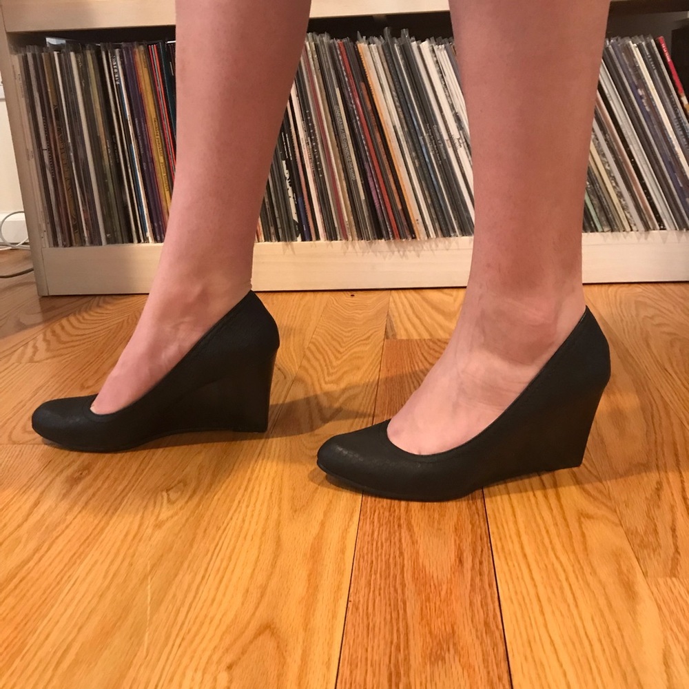 Adrienne Vittadini Black Wedge Heels